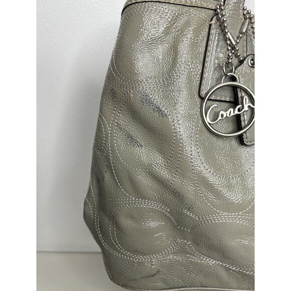 Coach Gray Silver Kiss Lock Handbag Purse F15658 - Picture 2 of 16